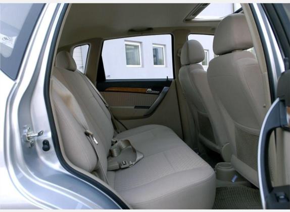 乐骋 2008款 1.6SX AT 车厢座椅   后排空间