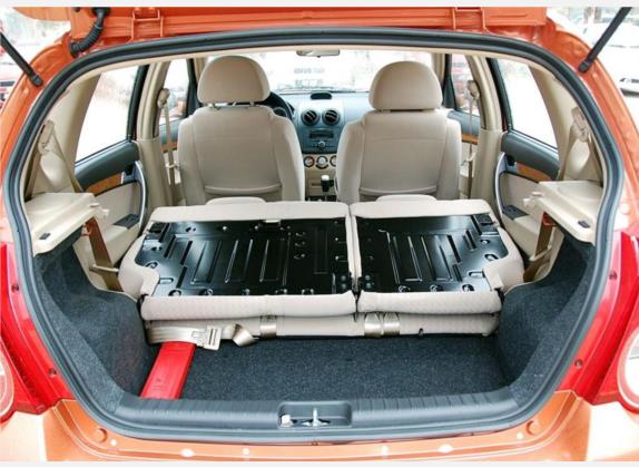 乐骋 2008款 1.6SX AT 车厢座椅   后备厢