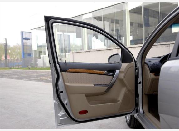 乐骋 2008款 1.6SX AT 车厢座椅   前门板