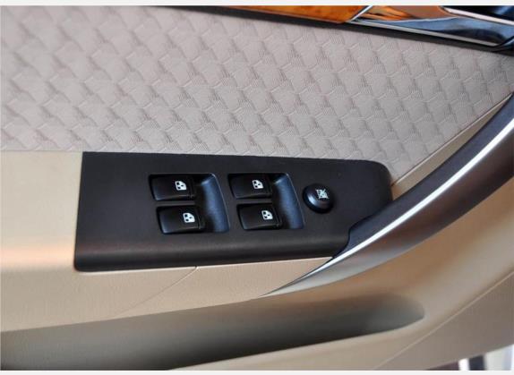 乐骋 2010款 1.4AT美魅版 车厢座椅   门窗控制