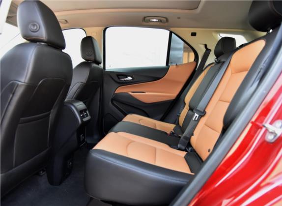 探界者 2017款 550T 自动四驱捍界版 车厢座椅   后排空间