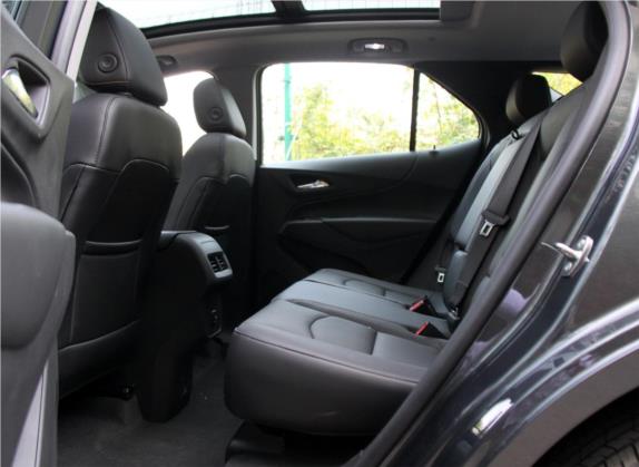 探界者 2017款 535T 自动四驱拓界版 车厢座椅   后排空间