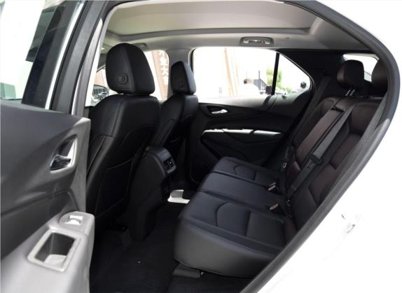 探界者 2017款 550T 自动四驱拓界版 车厢座椅   后排空间