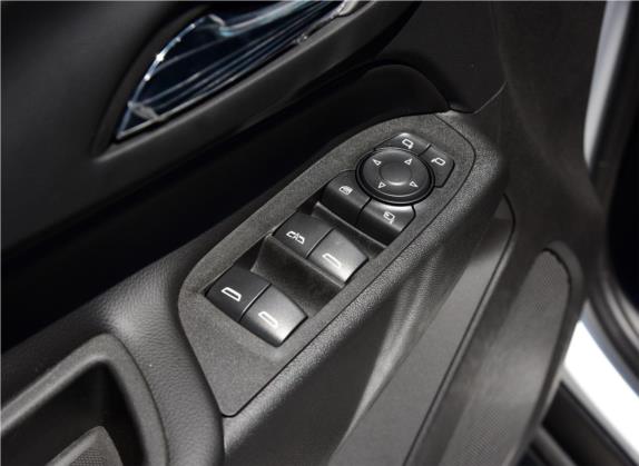 探界者 2017款 550T 自动四驱拓界版 车厢座椅   门窗控制