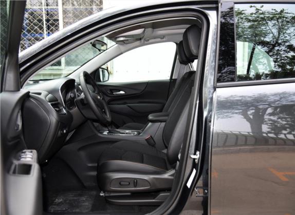 探界者 2018款 535T 自动驰界版 车厢座椅   前排空间