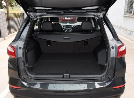 探界者 2018款 535T 自动驰界版 车厢座椅   后备厢