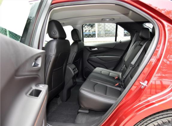 探界者 2018款 550T 自动四驱拓界版 车厢座椅   后排空间