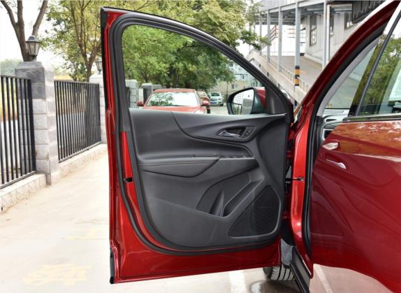 探界者 2018款 550T 自动四驱拓界版 车厢座椅   前门板