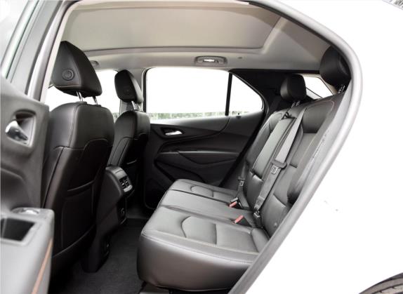 探界者 2018款 550T 自动四驱捍界版 车厢座椅   后排空间