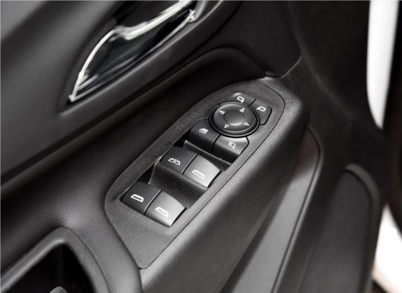 探界者 2018款 550T 自动四驱捍界版 车厢座椅   门窗控制