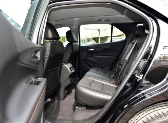 探界者 2018款 RS 550T 自动四驱捍界版 车厢座椅   后排空间