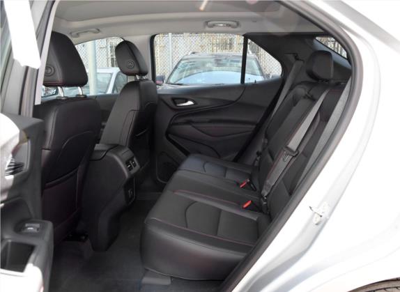 探界者 2019款 550T 自动四驱拓界版 车厢座椅   后排空间