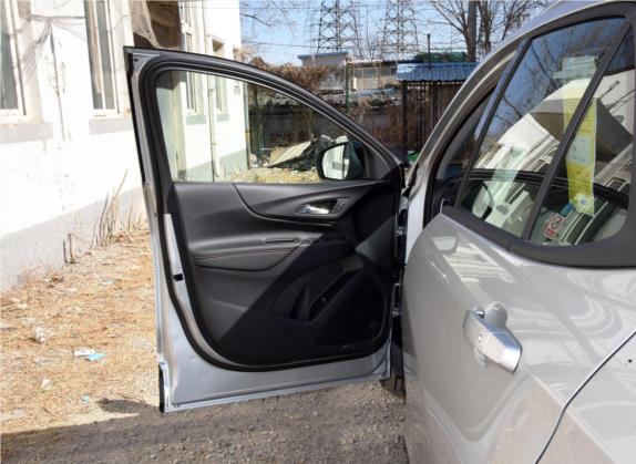 探界者 2019款 550T 自动四驱拓界版 车厢座椅   前门板