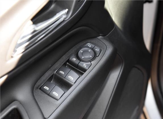 探界者 2019款 550T 自动四驱拓界版 车厢座椅   门窗控制
