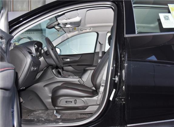探界者 2019款 Redline 550T 自动四驱拓界版RS 国V 车厢座椅   前排空间