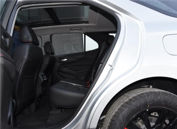 探界者 2019款 Redline 550T 自动四驱捍界版RS 国V 车厢座椅   后排空间