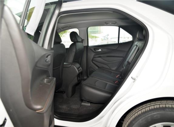 探界者 2019款 535T 自动驰界版 国VI 车厢座椅   后排空间