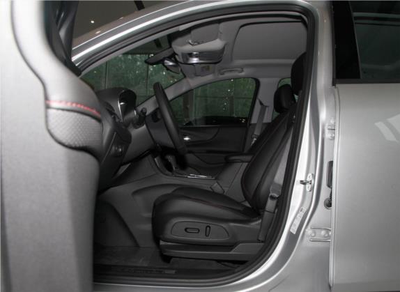 探界者 2019款 Redline 550T 自动四驱拓界版RS 国VI 车厢座椅   前排空间