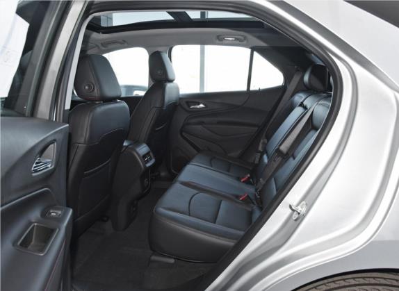 探界者 2019款 Redline 550T 自动四驱捍界版RS 国VI 车厢座椅   后排空间