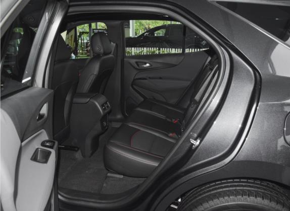 探界者 2022款 轻混 550T RS 四驱智能拓界版 车厢座椅   后排空间