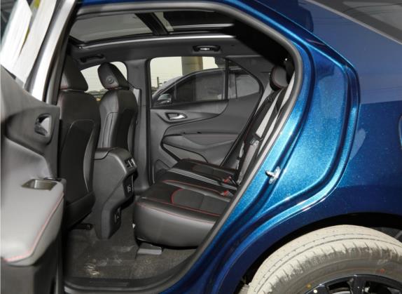 探界者 2022款 轻混 550T RS 四驱智能捍界版 车厢座椅   后排空间