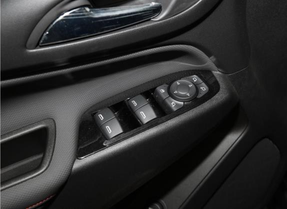探界者 2022款 轻混 550T RS 四驱智能捍界版 车厢座椅   门窗控制