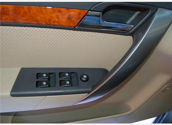 乐风 2006款 1.4 SE AT 车厢座椅   门窗控制