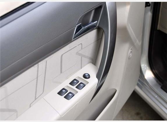 乐风 2009款 1.4 SE AT 车厢座椅   门窗控制