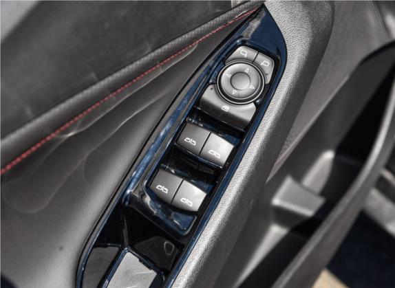 沃兰多 2018款 Redline 530T 自动耀享版（5+2款） 国V 车厢座椅   门窗控制