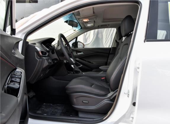 沃兰多 2018款 Redline 530T 自动纵享版（5+2款） 国V 车厢座椅   前排空间