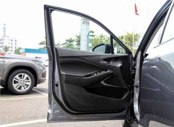 沃兰多 2019款 Redline 530T 自动纵享版（5座款） 国V 车厢座椅   前门板