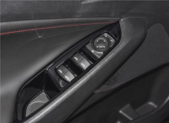 沃兰多 2019款 Redline 530T 自动纵享版（5座款） 国VI 车厢座椅   门窗控制