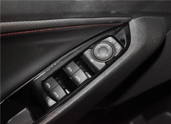 沃兰多 2020款 轻混 Redline 530T 自动耀享版（5+2款） 车厢座椅   门窗控制