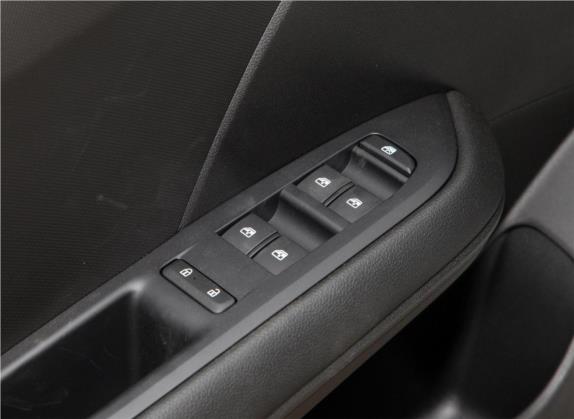 科鲁泽 2019款 320T 手动欣快版 国VI 车厢座椅   门窗控制