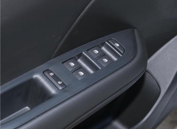 科鲁泽 2023款 1.5L 双离合乐享版 车厢座椅   门窗控制