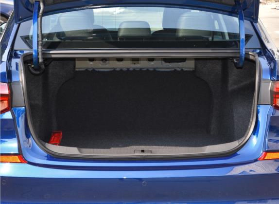 科鲁泽 2023款 1.3T 轻混自动尊享版 车厢座椅   后备厢