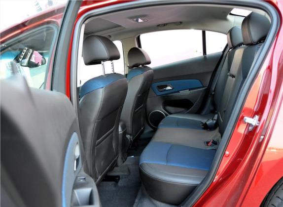 科鲁兹 2011款 1.6T SE MT 车厢座椅   后排空间