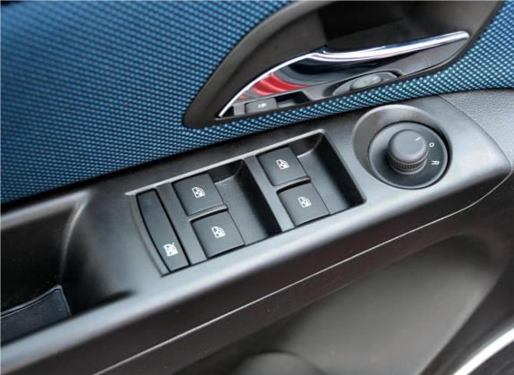 科鲁兹 2011款 1.6T SE MT 车厢座椅   门窗控制
