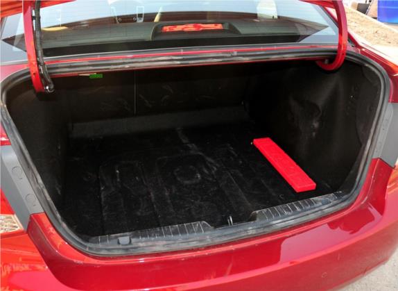 科鲁兹 2011款 1.8L SX AT 车厢座椅   后备厢