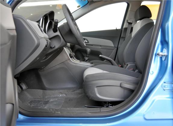 科鲁兹 2011款 1.6L SL MT 车厢座椅   前排空间