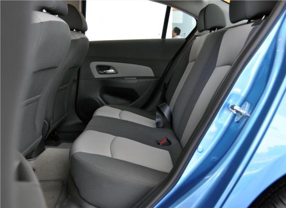 科鲁兹 2011款 1.6L SL MT 车厢座椅   后排空间