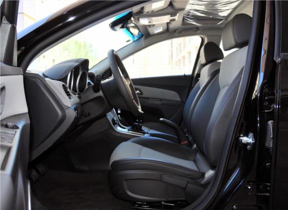 科鲁兹 2012款 1.6L SE MT 车厢座椅   前排空间