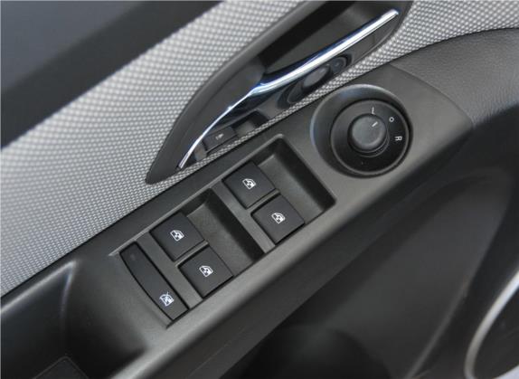 科鲁兹 2012款 1.6L SE MT 车厢座椅   门窗控制