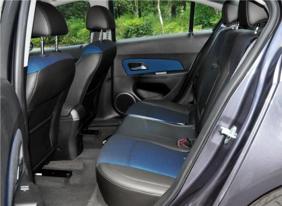科鲁兹 2012款 1.6T SE MT 车厢座椅   后排空间