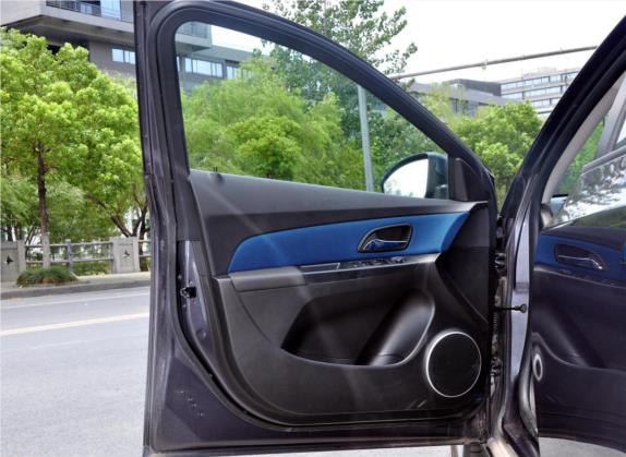 科鲁兹 2012款 1.6T SE MT 车厢座椅   前门板