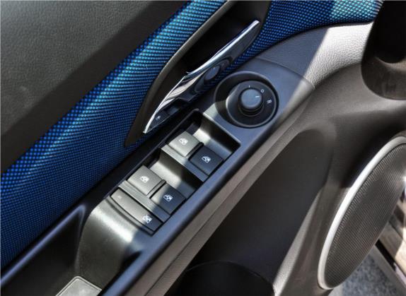 科鲁兹 2012款 1.6T SE MT 车厢座椅   门窗控制