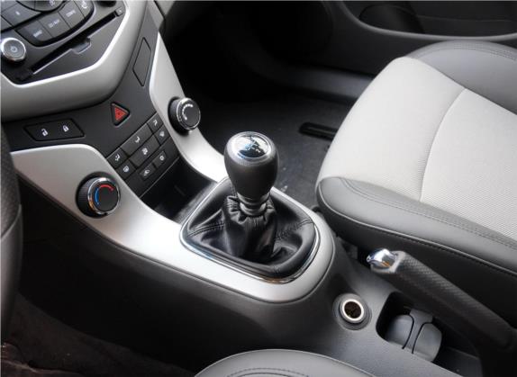 科鲁兹 2013款 1.6L SL MT 中控类   挡把