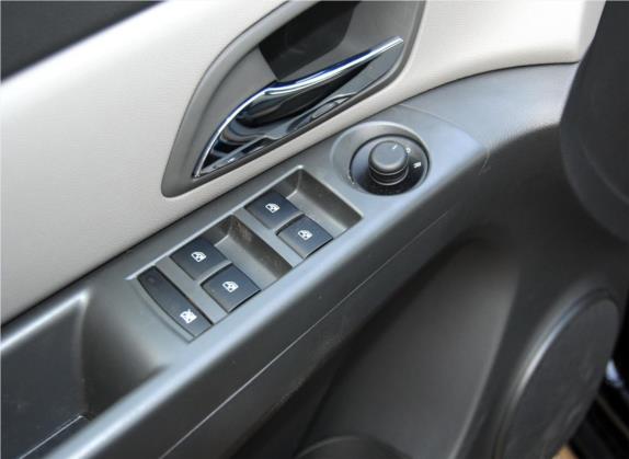 科鲁兹 2013款 1.6L SL天地版 AT 车厢座椅   门窗控制