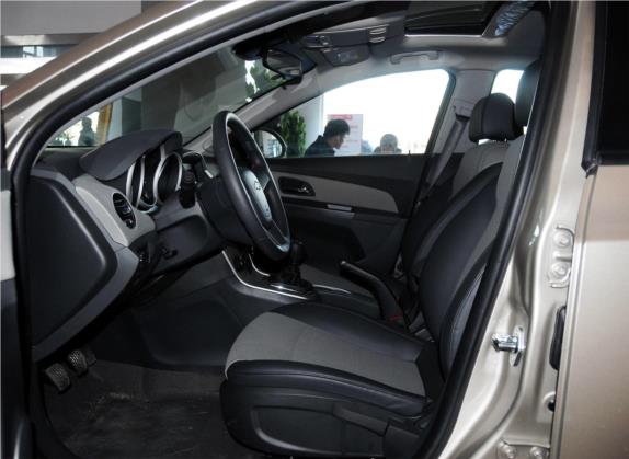 科鲁兹 2013款 1.6L SE MT 车厢座椅   前排空间