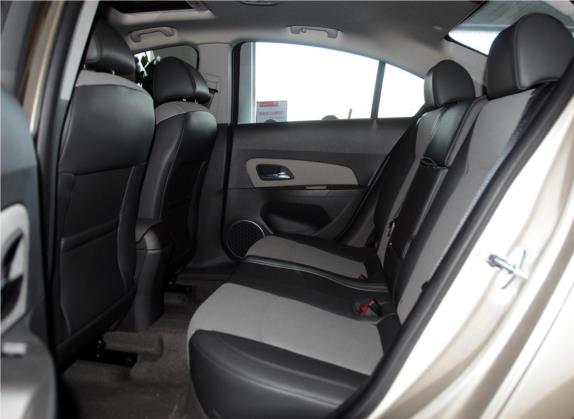 科鲁兹 2013款 1.6L SE MT 车厢座椅   后排空间